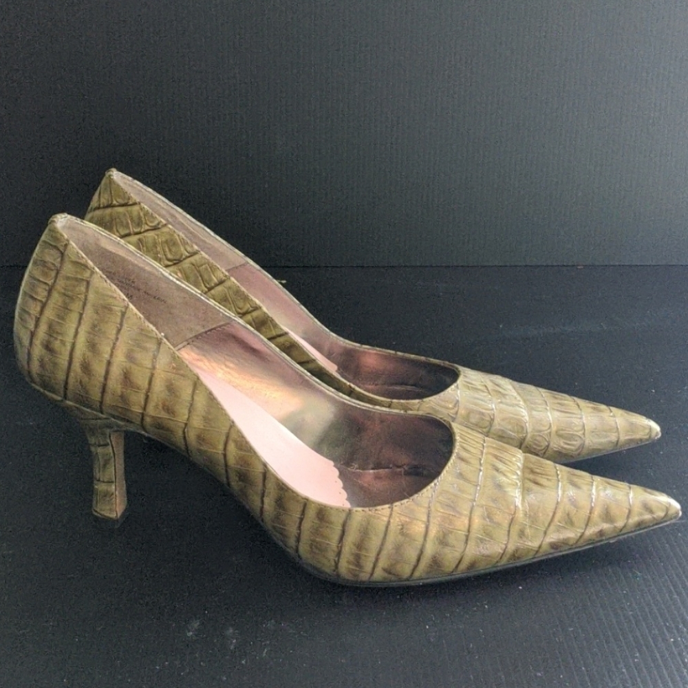 Shoes - Picture 2 of 4
